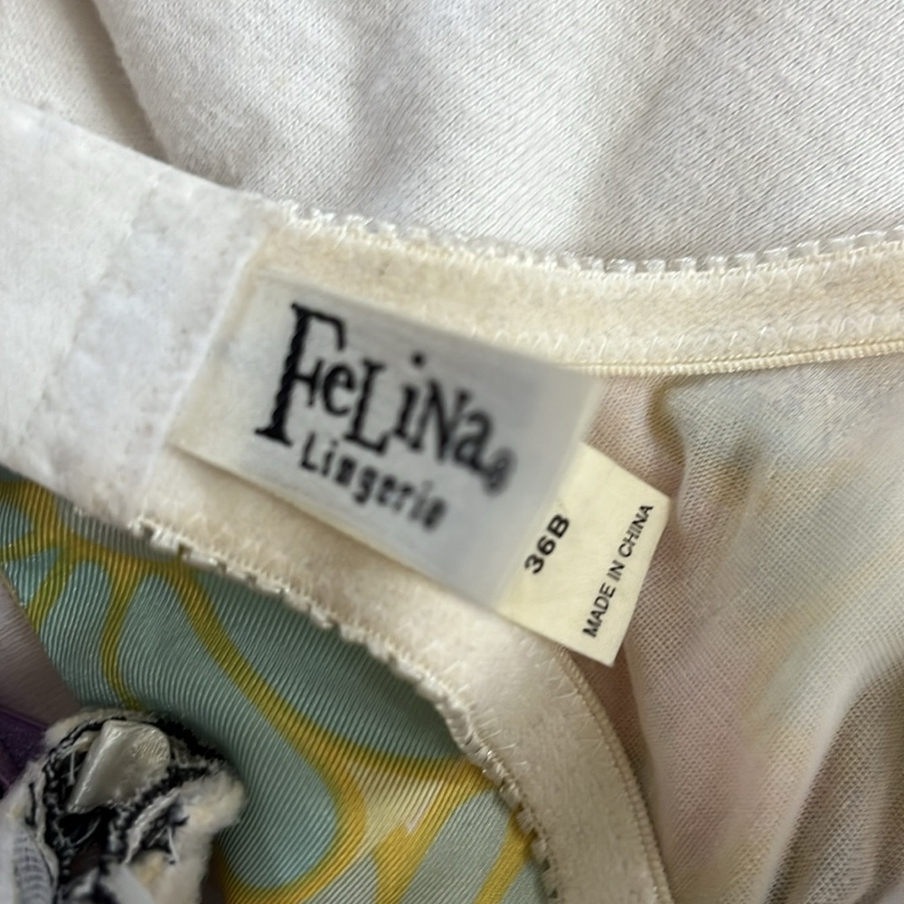 Barely worn vintage lacy bra - Picture 3 of 4